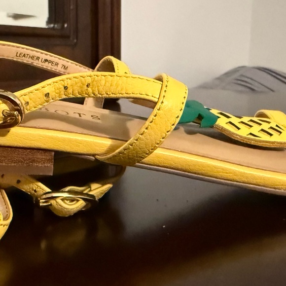 Talbots Yellow Pineapple Sandals 7 - Picture 3 of 4